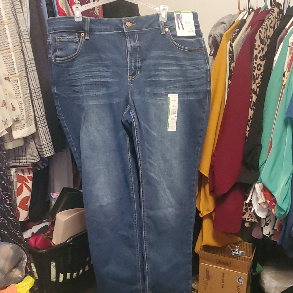 Time and Tru Women's Straight Leg Jeans - Dark Blue